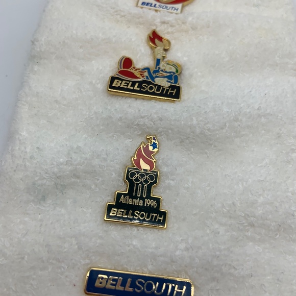 Vintage Bellsouth USA 1996 Olympic Games Embroidered Towel and Pins - Picture 7 of 16
